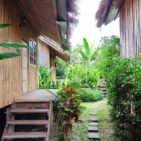 לינה וארוחת בוקר צ'יאנג מאי Lanna House Lanna Hut Chiangmai מראה חיצוני תמונה