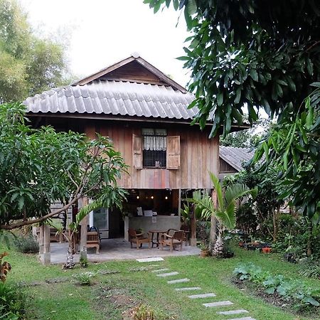 לינה וארוחת בוקר צ'יאנג מאי Lanna House Lanna Hut Chiangmai מראה חיצוני תמונה