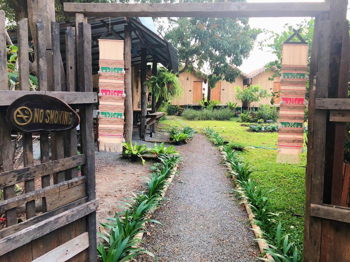 לינה וארוחת בוקר צ'יאנג מאי Lanna House Lanna Hut Chiangmai מראה חיצוני תמונה